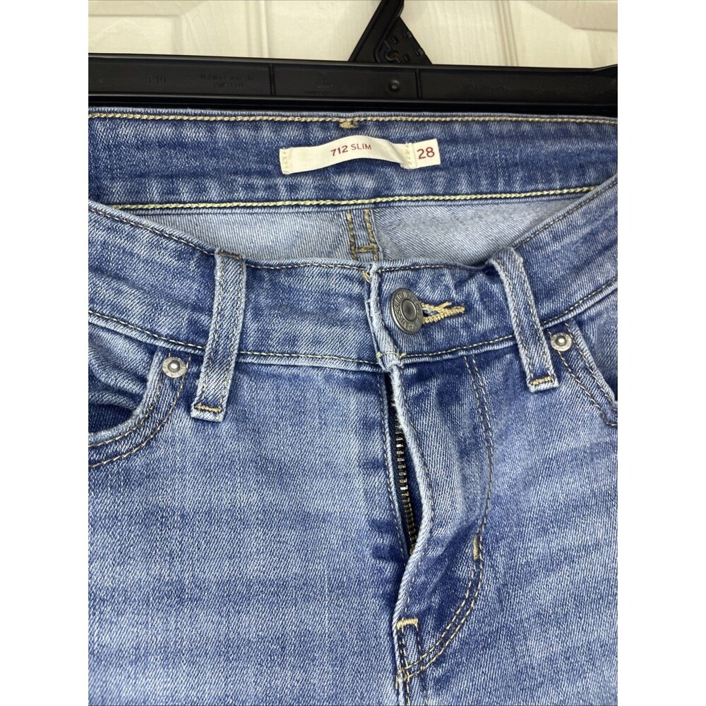 Women's Size 28x32 Levi’s 712 Slim Straight Jeans Light Wash Mid Rise Distressed - Picture 6 of 15